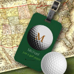 Étiquette À Bagage Nom du joueur de golf personnalisé<br><div class="desc">Une façon élégante et élégante d'identifier les objets de golfeurs. L'image d'une balle de golf avec nom et lettre initiale, et une phrase personnalisable... Une étiquette avec un nom est importante pour plusieurs raisons pratiques lors du voyage. Tout d'abord, il sert de moyen rapide et facile d'identifier vos bagages parmi...</div>