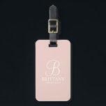 Étiquette À Bagage Nom et monogramme de la servante d'accueil personn<br><div class="desc">Elegant Black and White Personnalisé Bridesmaid Cadeaux avec monogramme personnalisé en blanc élégant style de police de script avec le nom et le titre de bridesmaid dans le style de police serif classique sur arrière - plan rose vif. Aussi parfait pour femme de ménage d'honneur, fille de fleurs, mère de...</div>