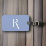 Étiquette À Bagage Nom initial personnalisé Pastel Blue Script Monogr<br><div class="desc">Cette étiquette de bagage de voyage dans une couleur bleue élégante présente un design moderne et propre avec un monogramme initial, ajoutant une touche de style contemporain à vos essentiels de voyage. Son esthétique minimaliste allie modernité et fonctionnalité, en faisant un ajout chic à vos bagages. Offrez-vous une étiquette de...</div>