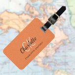 Étiquette À Bagage Nom monogramme en cuir orange<br><div class="desc">Impression en faux cuir orange en arrière - plan. Personnalisez et ajoutez votre prénom,  vos lettres monographiques et votre nom complet sur le devant. Vos coordonnées au verso. Texte noir.</div>