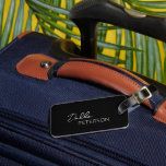 Étiquette À Bagage Nom simple élégant Moderne<br><div class="desc">Marque de bagage noir moderne avec un design simple et minimal avec votre nom dans un script élégant et une police sans serif contemporaine. Le dos a vos coordonnées dans un agencement minimaliste.</div>
