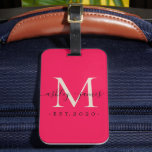 Étiquette À Bagage Nouveau marié M. Mme Monogram Noms Année Pink Ivor<br><div class="desc">Chic, moderne et simple étiquette à bagages monogrammed avec le texte Mr et Mrs en noir élégant calligraphie manuscrite sur un arrière - plan rose avec votre monogramme en ivoire. Ajoutez simplement votre nom de famille, année établie et monogramme dans la typographie stylisée. Un cadeau de luxe parfait pour les...</div>