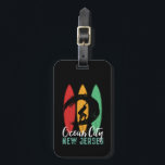 Étiquette À Bagage Ocean City Beach New Jersey Vintage Retro Surf<br><div class="desc">Design rétro vintage pour les surfeurs qui aiment surfer et surfer sur les vagues de l'océan. Vacances d'été cool, vacances de printemps marchandises pour ceux qui aiment le soleil chaud, le temps tropical, bronzage sous le palmier. Un design grandiose et déprimé à porter tout en profitant de la fête de...</div>