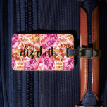 Étiquette À Bagage Palme Tropical Personnalisé<br><div class="desc">Une étiquette à bagages élégante comporte un motif de frondes de palmiers tropicaux en rose et orange chauds et votre prénom en lettres chic sur l'avant et vos informations d'adresse imprimées sur le dos OU choisissez le style que vous pouvez insérer votre carte de visite sur le dos. Créez-vous pour...</div>