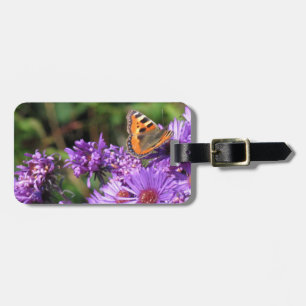Étiquette À Bagage Papillon de monarque et fleurs pourpres
