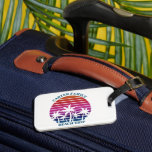 Étiquette À Bagage Parcours de plage personnalisé Palmier de coucher<br><div class="desc">Belle étiquette de couchers de soleil sur la plage personnalisée pour une destination mariage ou voyage en famille à une île. Joli accessoire de vacances personnalisé avec un joli arrière - plan rose devant de beaux palmiers.</div>