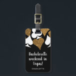 Étiquette À Bagage Parties scintillant d'or Vegas Bachelorette Party<br><div class="desc">Rassemblez les filles pour célébrer la mariée chanceuse d'être avec un week-end à Las Vegas et commémorez les bons moments avec ces étiquettes personnalisées de bagage cadeau avec des costumes de carte de parties scintillant d'or pour cette vibe de casino glamour. Ces étiquettes personnalisées sont un cadeau qui peut être...</div>