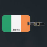 Étiquette À Bagage Pavillon national irlandais patriotique<br><div class="desc">Drapeau national de l'Irlande Patriotic Luggage Tag avec le drapeau de l'Irlande imprimé sur le côté de la balise. Le nom du pays écrit avec la police vibrante est intégré dans la conception du fond. Le texte est entièrement personnalisable à l'aide de la fonction "Customiser !". L'autre côté de la...</div>