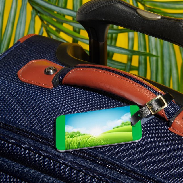 Étiquette À Bagage Paysage de champ vert ensoleillé (Créateur téléchargé)