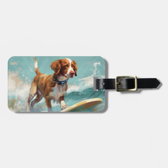 Étiquette À Bagage Peinture de Brittany Spaniel surfant sur la plage (Devant horizontal)