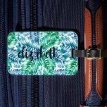 Étiquette À Bagage Personnalisé Stylish Tropical<br><div class="desc">Design de fronde de palmiers tropicaux turquoise,  verte et blanche,  cette étiquette à bagages est personnalisée avec votre prénom dans un script manuscrit chic. Le cadeau personnel ou accessoire parfait pour toute occasion! Valise et plus encore dans notre collection de voyages.</div>