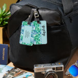 Étiquette À Bagage Personnalisé Stylish Tropical<br><div class="desc">Design de fronde de palmiers tropicaux turquoise, verte et blanche, cette étiquette à bagages est personnalisée avec votre prénom dans un script manuscrit chic sur le devant et vos détails sur le dos. Le cadeau personnel ou accessoire parfait pour toute occasion! Valise et plus encore dans notre collection de voyages....</div>
