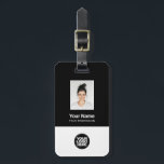 Étiquette À Bagage Photo de l'employé, Code barre, Logo, Nom<br><div class="desc">Personnalisez facilement cette étiquette de bagage personnalisée avec photo, code de la barre d'analyse et logo de l'entreprise. Un design d'entreprise simple en noir et blanc entièrement personnalisable en tailles avant et arrière, sans-serif polices de base et moderne et un look professionnel et clair. Idéal pour les employés Gadgets de...</div>