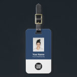 Étiquette À Bagage Photo de l'employé, Code barre, Logo, Nom<br><div class="desc">Personnalisez facilement cette étiquette de bagage personnalisée avec photo, code de la barre d'analyse et logo de l'entreprise. Un design d'entreprise simple en bleu marine et blanc entièrement personnalisable en tailles avant et arrière, sans-serif polices de base et moderne et un look professionnel et clair. Idéal pour les employés Gadgets...</div>