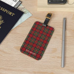 Étiquette À Bagage Plaid Rustic Red et Green Stewart Tartan<br><div class="desc">Un accessoire élégant et pratique conçu pour le voyageur moderne. Ce tag allie harmonieusement mode et fonction, en faisant le compagnon de voyage parfait pour ceux qui apprécient à la fois l'esthétique et l'utilité. Le motif typique plaid ajoute non seulement une touche de sophistication intemporelle à vos bagages, mais assure...</div>