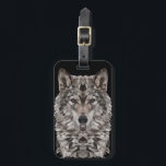 Étiquette À Bagage Portrait géométrique du loup gris<br><div class="desc">Ce loup géométrique regarde son défi. Un vrai alpha fidèle à son pack. Elle est dangereuse pour quiconque en dehors de son sac à loups. Le motif géométrique donne à cet animal sauvage et rugueux l'apparence d'un chien domestique, le meilleur ami de l'homme. Mais elle n'est pas apprivoisée, elle est...</div>