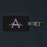 Étiquette À Bagage Purple Black Script Girl Nom du monogramme<br><div class="desc">Monogramme noir et violet Ajouter votre propre nom Script Bagage Bag Le tag sac fait le cadeau parfait pour 16 ans,  mariage,  douche nuptiale,  baby shower ou bachelorette cadeau pour quelqu'un décorant sa chambre dans le style.</div>