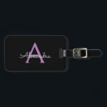 Étiquette À Bagage Purple Black Script Girl Nom du monogramme<br><div class="desc">Monogramme noir et violet Ajouter votre propre nom Script Bagage Bag Le tag sac fait le cadeau parfait pour 16 ans,  mariage,  douche nuptiale,  baby shower ou bachelorette cadeau pour quelqu'un décorant sa chambre dans le style.</div>