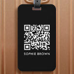 Étiquette À Bagage QR Code Black Modern Style Virtual Contact perdu<br><div class="desc">Un simple design de code QR personnalisé marque de bagage design dans une typographie minimaliste moderne sur un simple arrière - plan noir. Le code et le nom QR peuvent facilement être personnalisés pour rendre un design aussi unique que vous êtes! Le cadeau ou l'accessoire sur mesure parfait pour s'assurer...</div>