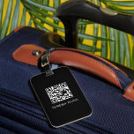 Étiquette À Bagage QR Code Black Modern Stylish Virtual Contact Tag<br><div class="desc">This modern QR code design features a sleek black and stylish layout for virtual contact sharing, ideal for keeping luggage safe and easily identifiable. Its clean, minimalist style blends functionality with elegance, making it perfect for both men and women travelers. A practical solution for frequent travelers, digital nomads, or anyone...</div>