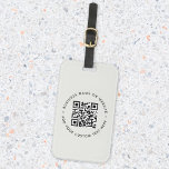 Étiquette À Bagage QR Code Modern Grey Site professionnel<br><div class="desc">Un simple code QR gris personnalisé bagage tag modèle dans un style minimaliste moderne qui peut être facilement mis à jour avec votre code QR,  nom d'entreprise ou site Web et texte personnalisé,  par exemple,  scannez-moi vers...  #QRcode #bagage #business</div>