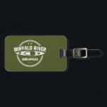 Étiquette À Bagage Rivière Buffalo, Arkansas<br><div class="desc">La rivière Buffalo National,  qui coule librement sur 135 milles,  est l'une des rares rivières non endommagées des 48 états inférieurs. Ce grand design a un kayak en texte en détresse.</div>