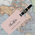 Étiquette À Bagage Rose or rose cuir nom monogramme<br><div class="desc">or rose,  couleur rose vif imprimé en faux cuir couleur arrière - plan. Personnalisez et ajoutez votre prénom,  vos lettres monographiques et votre nom complet sur le devant. Vos coordonnées au verso. Texte noir et gris.</div>