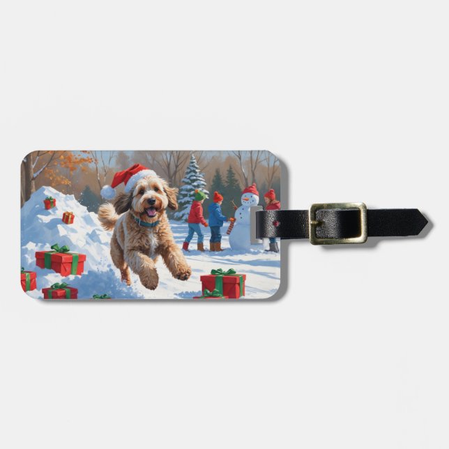 Étiquette À Bagage Scène de Noël enneigée avec un Bernedoodle festif (Devant horizontal)