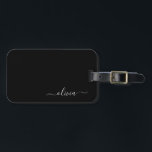 Étiquette À Bagage Script Monogramme Nom Moderne Fille Noir<br><div class="desc">Étiquette de bagage à monogramme noir Ajoutez votre propre nom de script L'étiquette de bagage est le cadeau parfait pour un anniversaire de 16 ans,  un mariage,  une douche de mariée,  une baby shower ou une soirée bachelorette pour quelqu'un qui décore sa chambre avec style.</div>