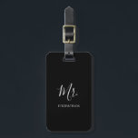 Étiquette À Bagage Simple moderne M. Groom Newlysée Élégant<br><div class="desc">Simple étiquette de bagage avec "Mr" dans un script élégant avec votre nom en blanc sur un arrière - plan noir. Cette étiquette de bagage moderne fait le cadeau mariage parfait pour un marié marié pour sa lune de miel.</div>