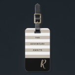 Étiquette À Bagage Striped Adventure Attend Un Monogramme Personnalis<br><div class="desc">Moderne et chic,  ce bagage est doté d'un monogramme classique noir et tan rayé personnalisable avec du texte qui lit l'aventure attend. Ajoutez votre nom et votre adresse à l'arrière pour obtenir une étiquette de bagage vraiment personnalisée.</div>