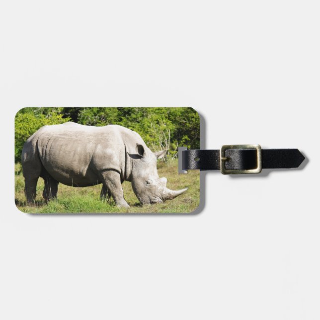 Étiquette À Bagage Tache d'un rhinocéros alimentant tandis que sur le (Devant horizontal)