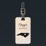 Étiquette À Bagage Tag de bagage Carte Caroline du Nord, Soirée de ma<br><div class="desc">Ces étiquettes de bagage d'état font les étiquettes cadeau de mariage parfait ou les étiquettes de sac de bienvenue. Cravate-le à vos cadeaux de demoiselle d'honneur au lieu d'une étiquette-cadeau typique en papier, et ils peuvent l'utiliser pendant des mois et des années à venir. Les étiquettes ont un arrière -...</div>