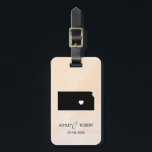 Étiquette À Bagage Tag du Mariage de la carte Kansas, Nom du couple<br><div class="desc">Ces étiquettes de bagage d'état font les étiquettes cadeaux mariages parfaits ou les étiquettes de sacs de bienvenue. Cravate-le à votre cadeau au lieu d'une étiquette-cadeau typique en papier, et ils peuvent l'utiliser pendant des mois et des années à venir. Les étiquettes ont un arrière - plan d'aquarelle d'abricot de...</div>