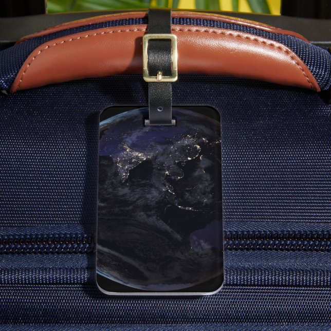 Étiquette À Bagage Terre Pleine Montrant Les Lumières De La Ville D'A (Insitu Rectoal 2)