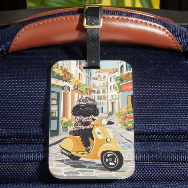 Étiquette À Bagage Trottinette de style doodle noir dans les rues de  (Insitu Rectoal 2)