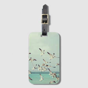 Étiquette À Bagage Vestige de mouettes volant au-dessus de l'océan