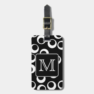 Étiquette À Bagage Votre lettre. Monogramme noir et blanc. Motif