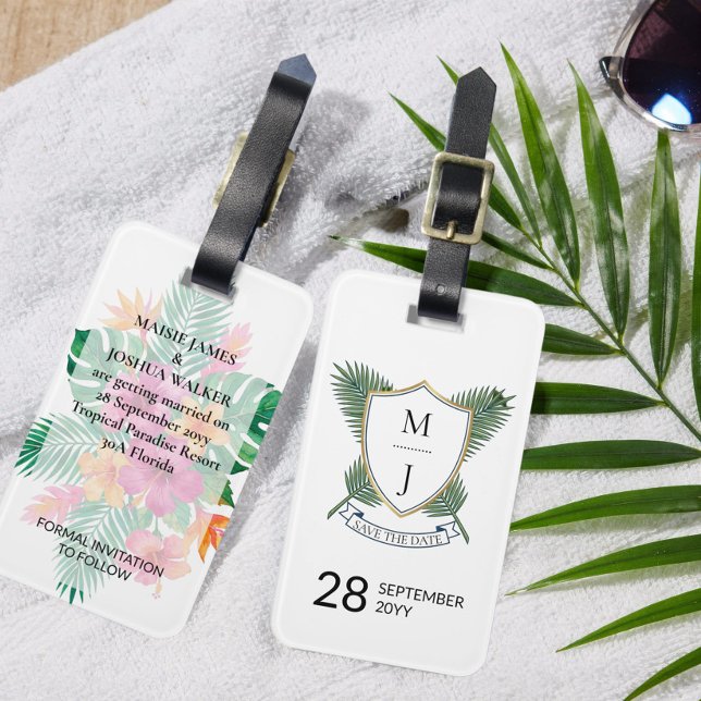 Étiquette À Bagage Wedding Crest Save the Date Palm and Hibiscus (Save the Date luggage tags with monogrammed wedding crest - perfect for tropical destination wedding)