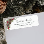 Étiquette À feuillage persistant Pine Christmas Mariage Adre<br><div class="desc">Idéal pour les mariages d'hiver et le courrier de vacances, ces élégantes étiquettes d'adresse de retour comprennent un bouquet à feuillage persistant d'hiver rustique boisé avec des sprigs de verdure aquarelle et des cônes de pin, accentués de baies de houx rouge bordeaux. Trouvez les produits correspondants dans la collection, et...</div>