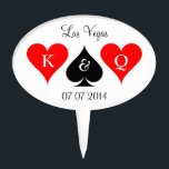 Étiquette À Gâteau Las Vegas épousant le haut de forme de gâteau de<br><div class="desc">Las Vegas épousant le haut de forme de gâteau de monogramme du cakepick |. Les costumes de carte de jeu conçoivent avec des initiales des jeunes mariés plus la date. Coeurs et pelle. Roi et reine des coeurs. Amusement jouant/thème de tisonnier pour épouser,  nuptiale,  partie de bachelorette.</div>