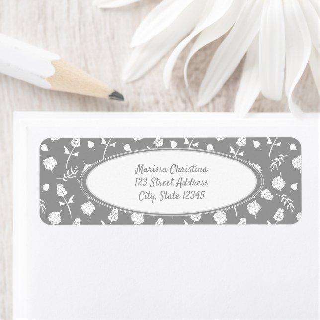 Étiquette à motifs floraux gris et blanc (En situation)
