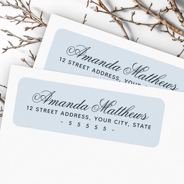 Étiquette Adresse calligraphique chic tendance bleu poussiér (Chic trendy dusty blue calligraphy script address label)