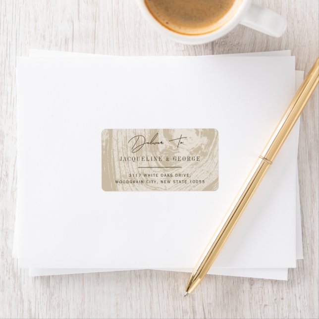 Étiquette Adresse de mariage automnal avec grain de bois bru (En situation)