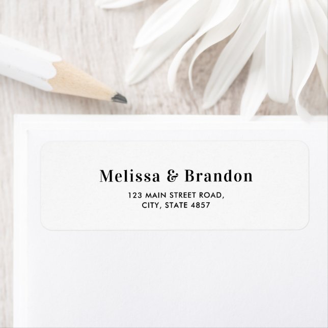 Étiquette Adresse de mariage en typographie noire minimalist (En situation)