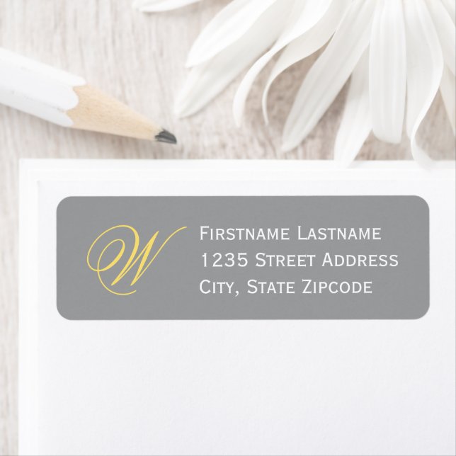 Étiquette Adresse de monogramme élégant gris jaune en écritu (En situation)