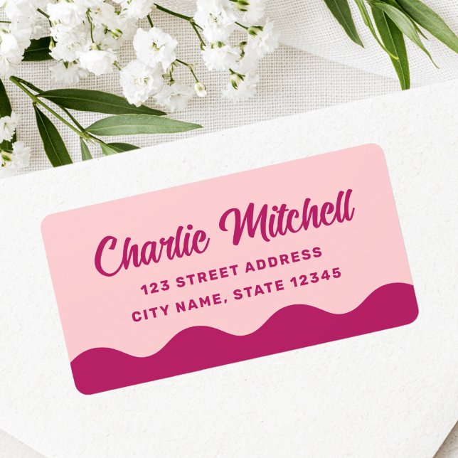 Étiquette Adresse de retour de frontière ondulée rose bordea (Pink burgundy retro wavy border return address label)