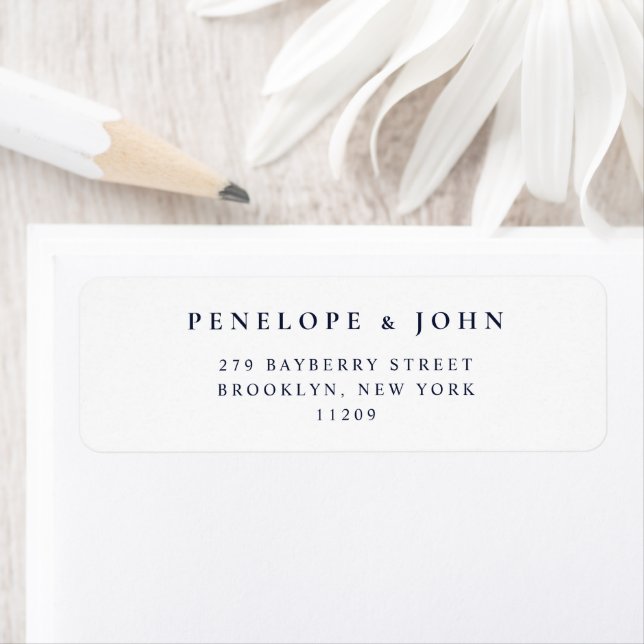 Étiquette Adresse de retour de mariage en serif minimal (En situation)