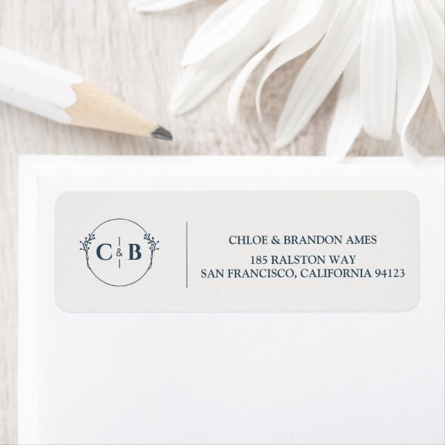 Étiquette Adresse de Retour de Mariage Monogramme Classique  (En situation)