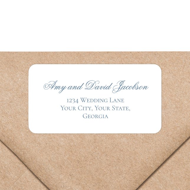 Étiquette Adresse de Retour de Mariage Script Bleu Poussiére (Dusty blue script return address label on kraft envelope, elegant wedding stationery style)